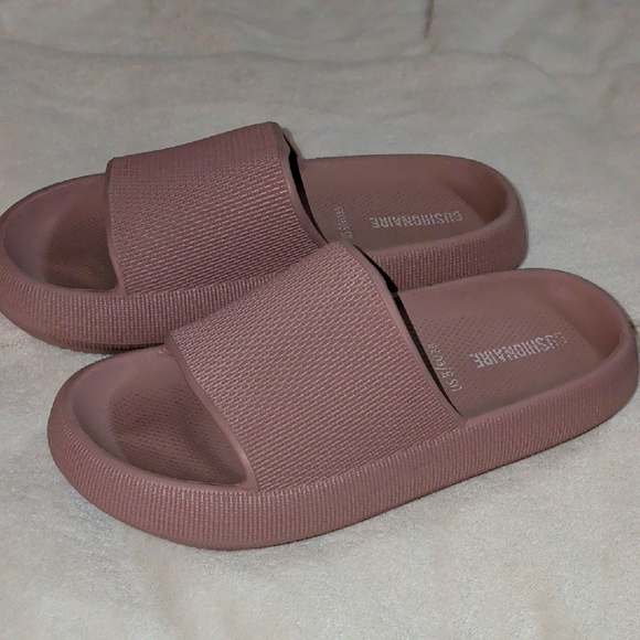 Cushionaire Blush Pink Slide Sandals - Picture 7 of 7
